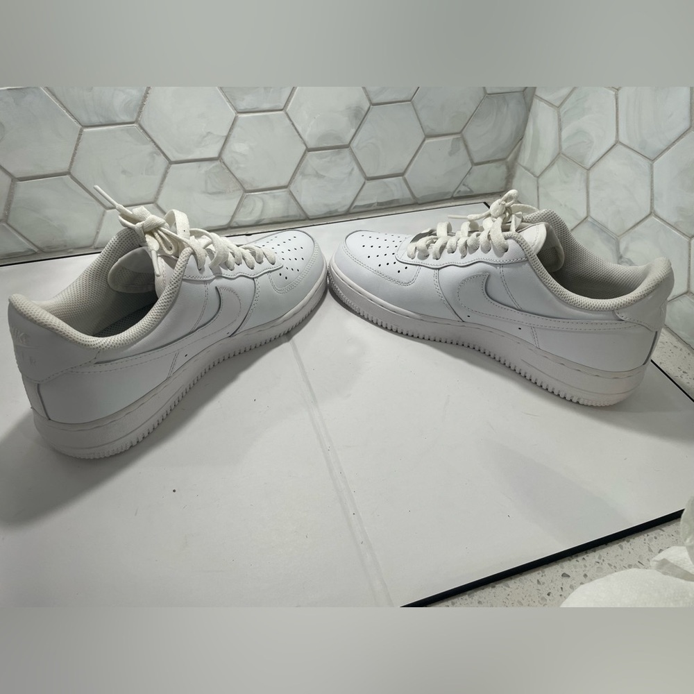 Nike Air Force 1 Low Sneakers Size 10 White Woman's DD8959-100 Great Shape - Picture 8 of 16